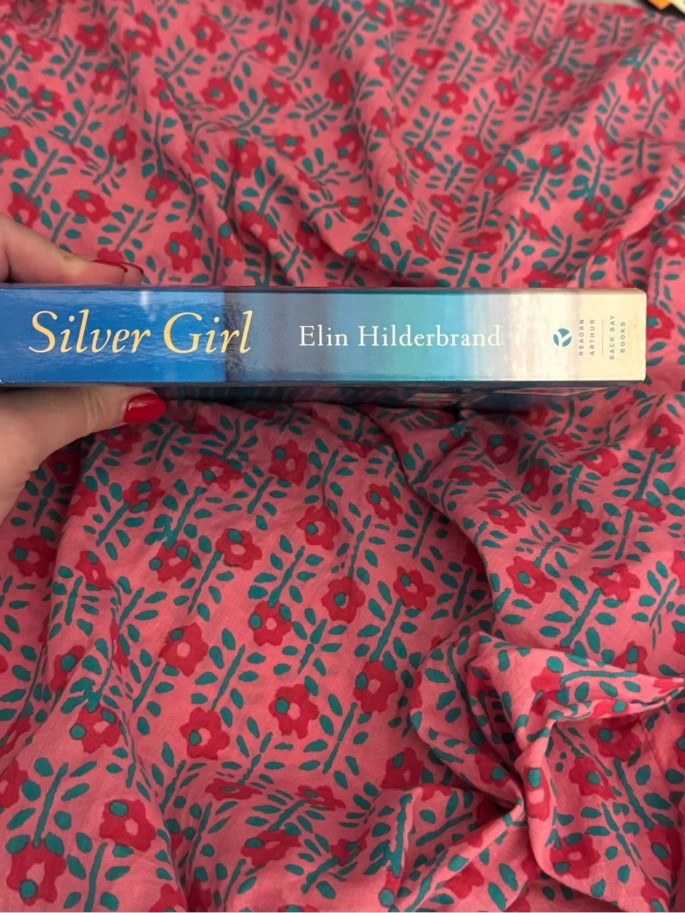 Elin Hilderbrand - Silver Girl - Paperback - *Like New - ISBN 9780316099677